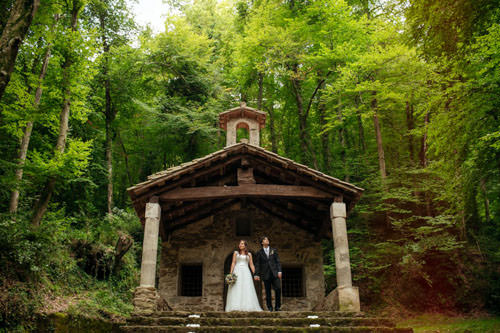Wedding in a forest and a chapel in Catalonia – Laura + David